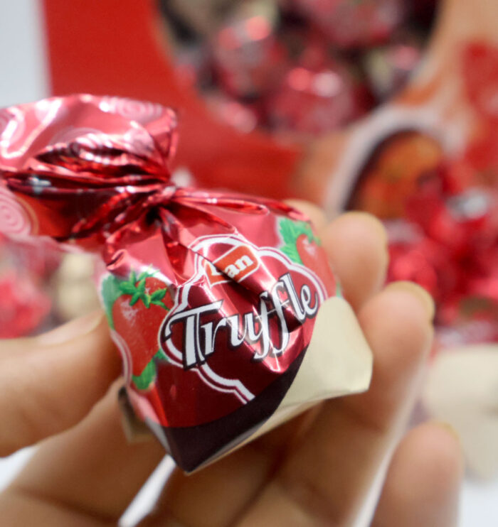 TRUFFLE MILK CHOCO WITH STRAWBERRY FLAVOURED CREAM AND CRISPY RICE BY ELVAN{ 250G, 500G, 1KG } - Image 4