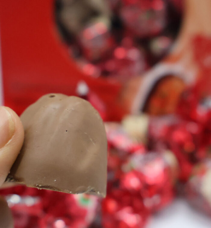TRUFFLE MILK CHOCO WITH STRAWBERRY FLAVOURED CREAM AND CRISPY RICE BY ELVAN{ 250G, 500G, 1KG } - Image 5